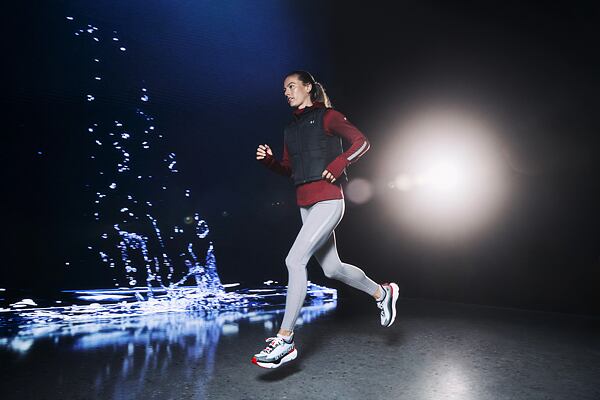 Termobielizeň Žena pri behu v termobielizni Under Armour